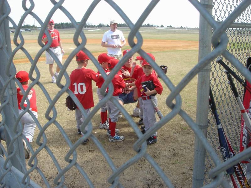 2006/03(Mar)/03(Tee-Ball-Chance-Dax)/800x600_2006-03-04 07-Tee-Ball.JPG